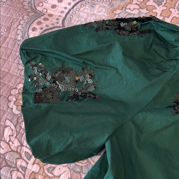 NWT Crown & Ivy Green Blouse with Dark Green Accents - Picture 5 of 8